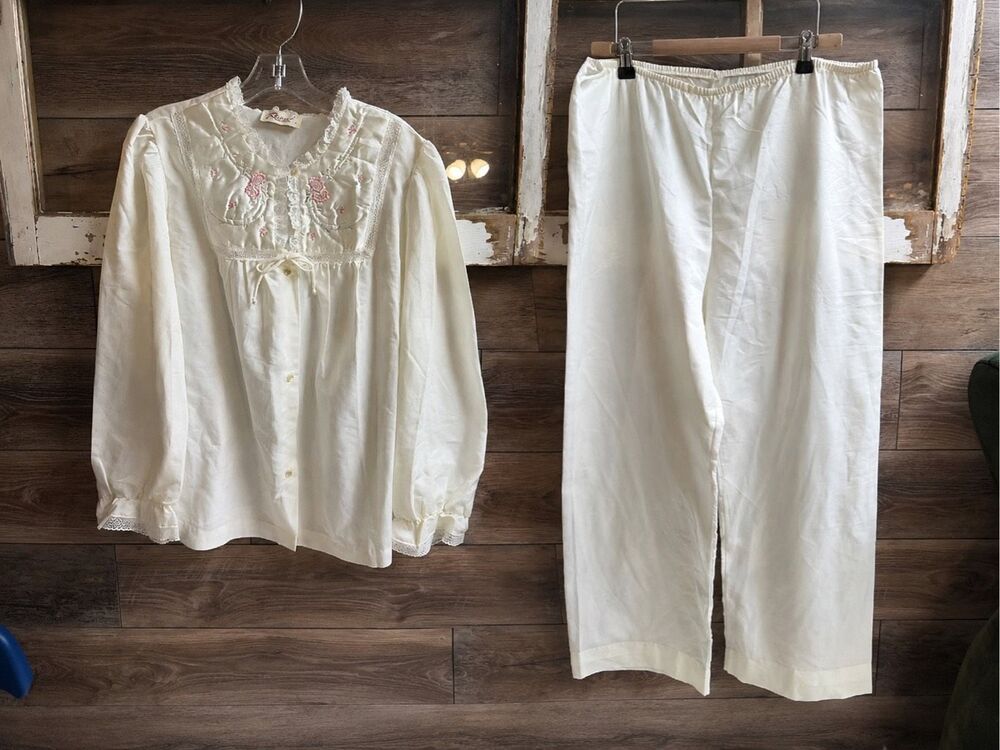 REPOSE Vintage Pajama Set Size Medium Floral Embroidered Lace Cottagecore Sleepw